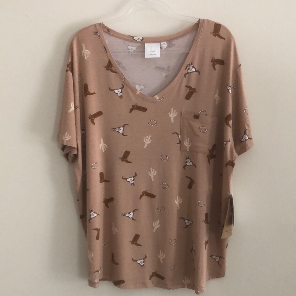Loanna Women’s Western Cowboy Print V-Neck Tee SIZE 2X NWT